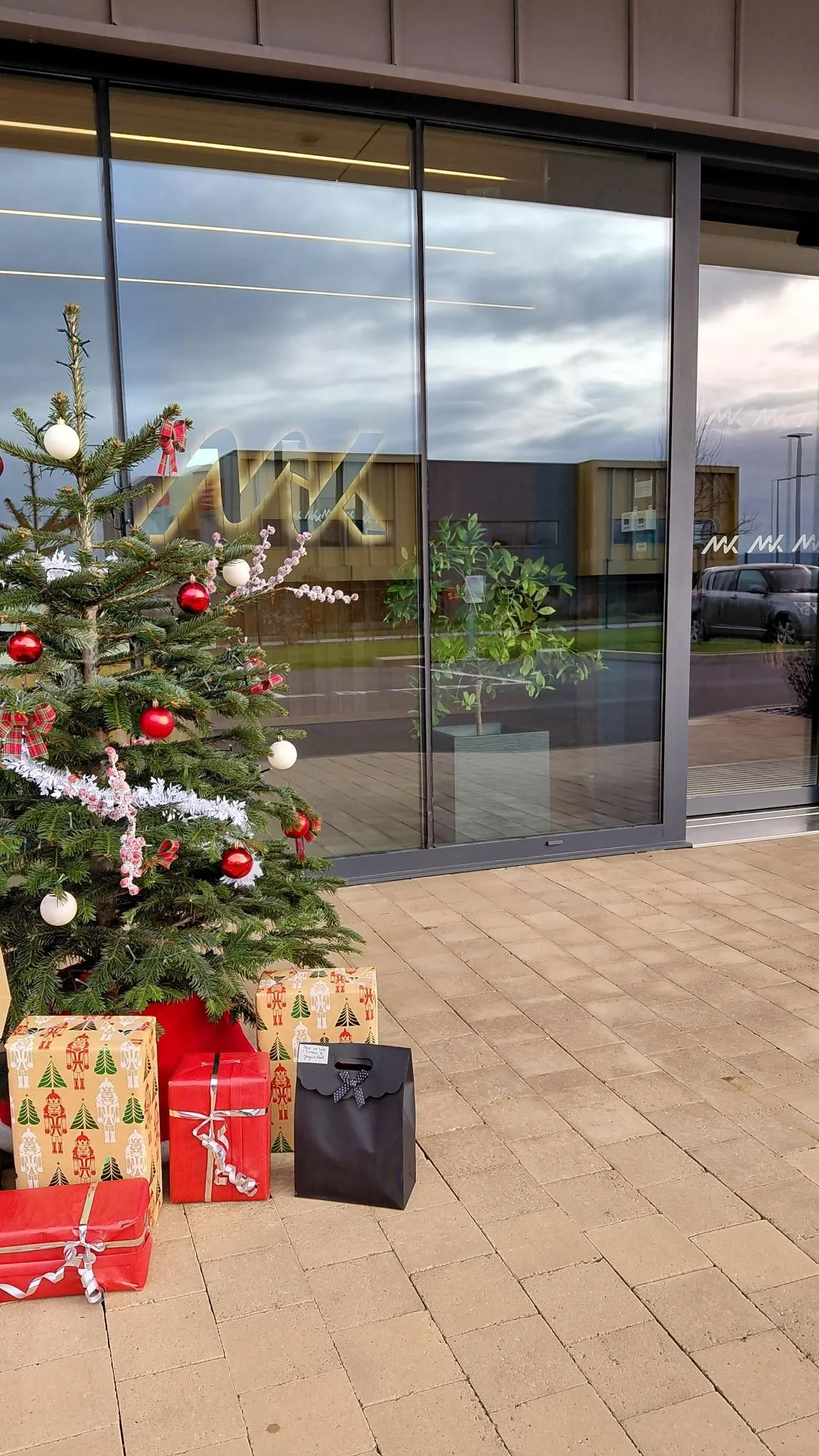 MK Energies renouvelle en 2025 sa collecte de Boîtes solidaires de Noël